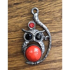 Vintage Inspired Owl Pendant Jewelry Silver‎ Tone Red Garnet and Black Beads